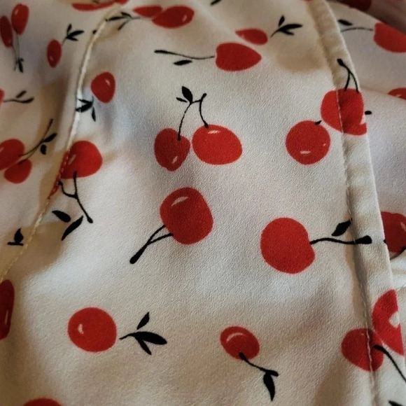 Rose & Olive Cherry Patterned V-Neck Blouse - White and Red size Large - Picture 5 of 11